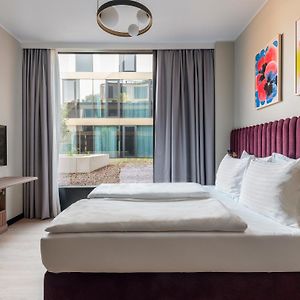 Medium Kamer met Rolstoeltoegankelijkheid met een King Size Bed